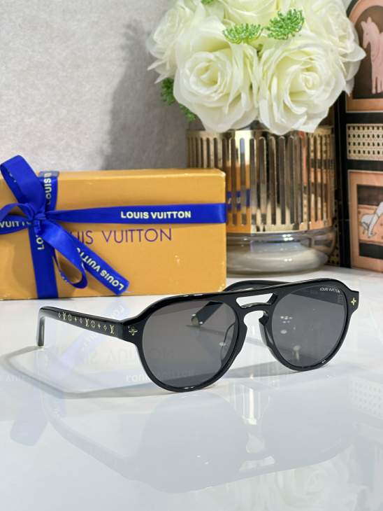 Picture of Louis Vuitton Sunglasses _SKUfw76440360fw